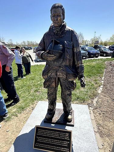 050124-sni-news-ff-memorial2.jpg