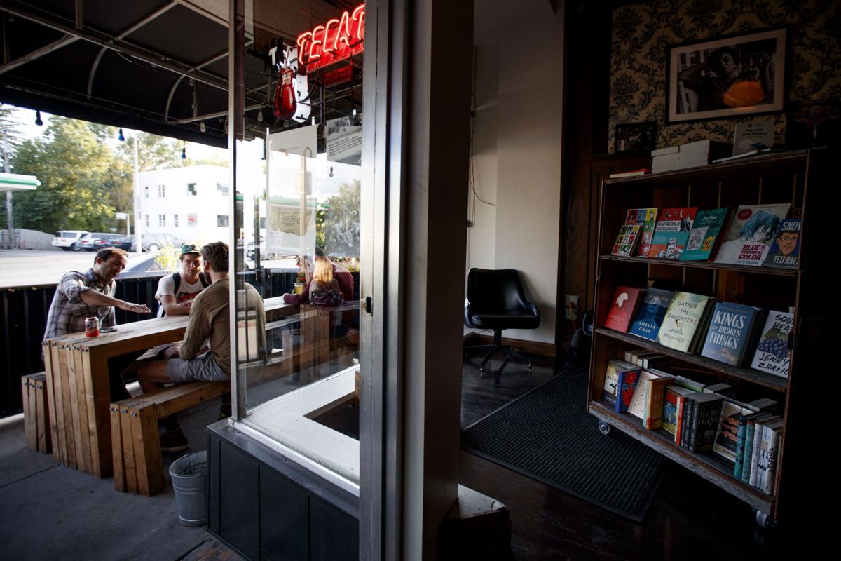 Omaha couple’s Dundee Book Company popup shop is part of a growing