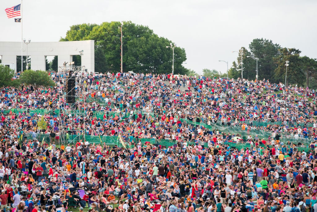 'Everybody was on their feet dancing' 'Energized crowd' of about