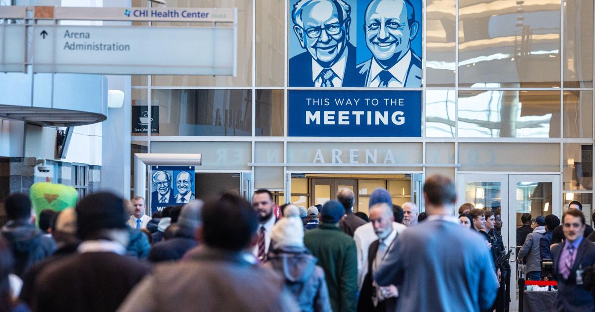 New Berkshire Hathaway CEO headlines Omaha shareholder meeting as Warren ...