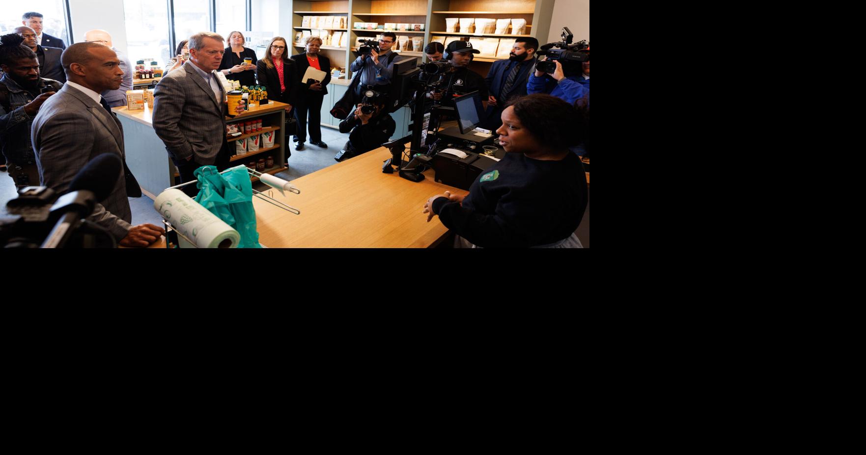 Photos: U.S. Secretary of Housing and Urban Development tours ...