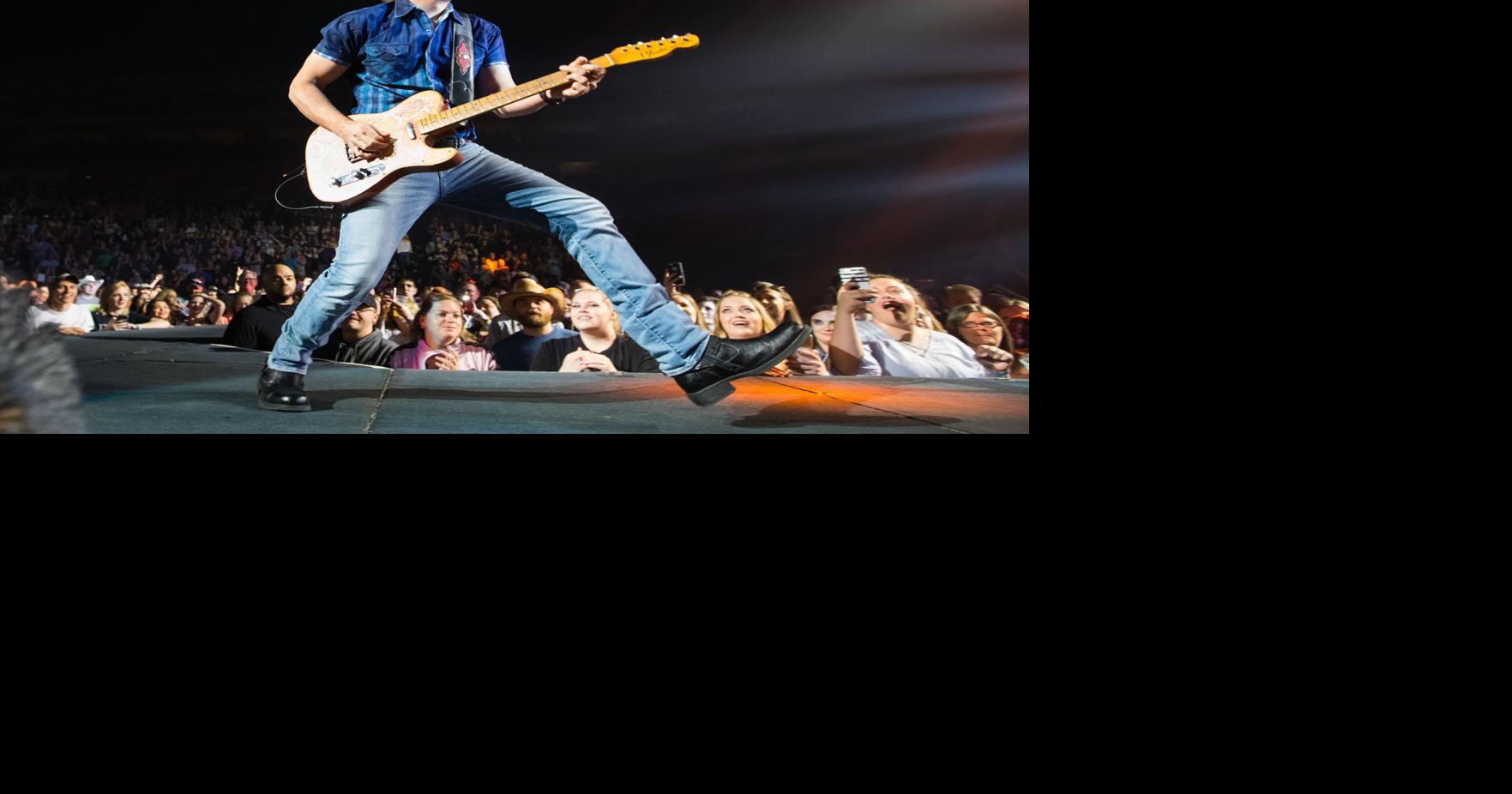 Photos: Brad Paisley performs in Lincoln