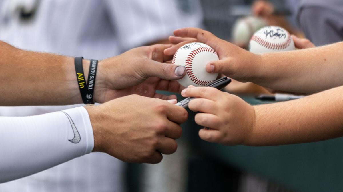 Stanford honors Jake Sapien at CWS after gruesome injury, gets