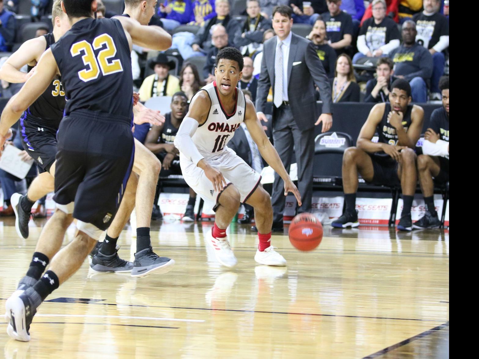 Students Catch A Bus To See Uno Play In The Summit Championship