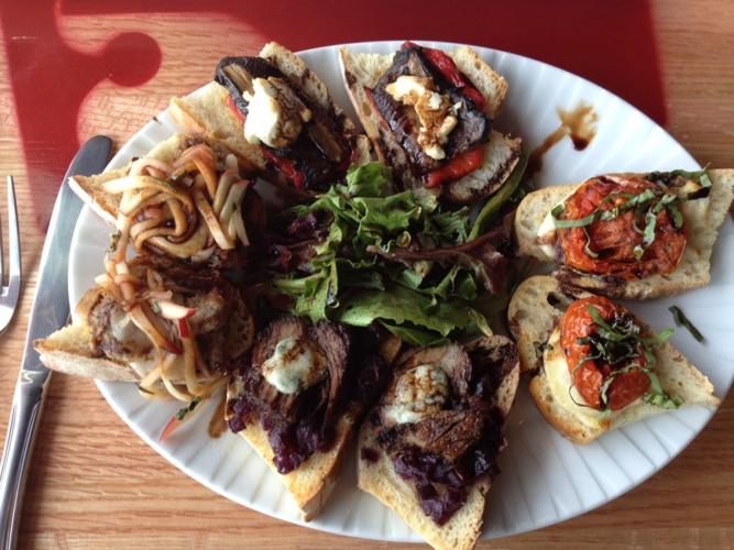 Review Louie's Wine Dive