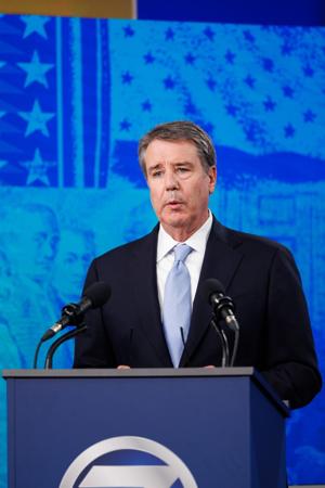 101126-owh-new-cd2debate1-nf-08