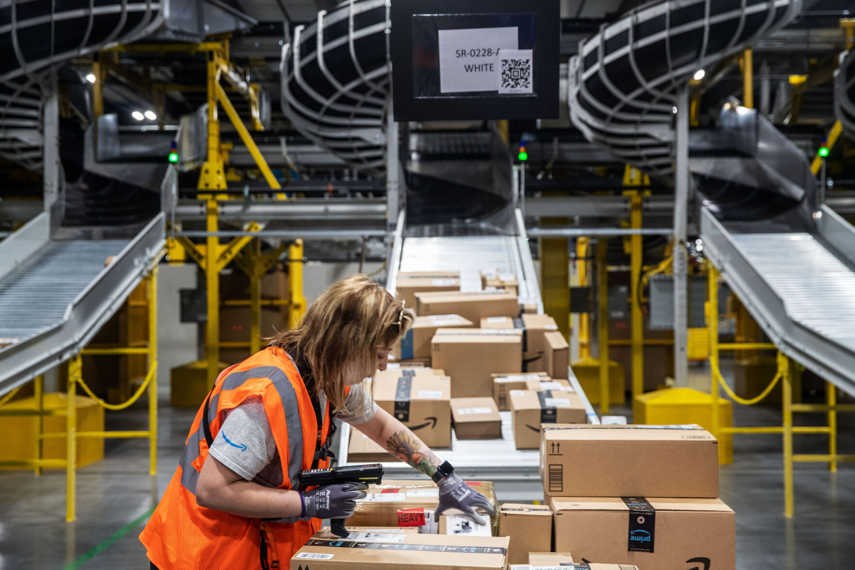 Amazon 2024 conveyor belt