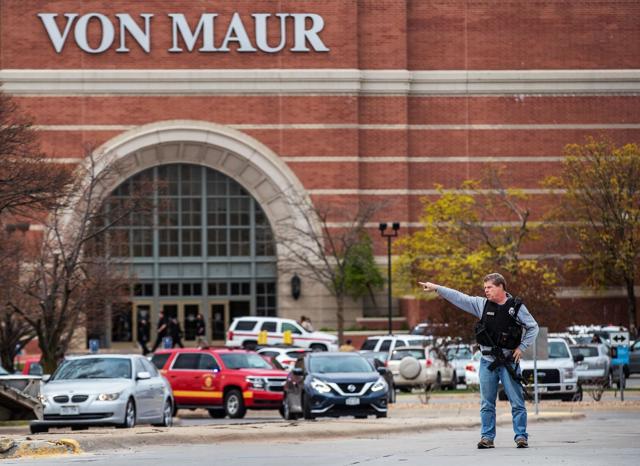  We Were Just So Scared 1 Dead After Westroads Mall Shooting Search For Suspects Continues