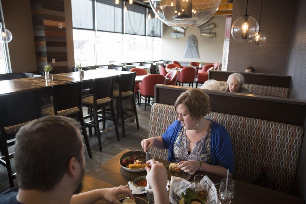 Dining Review Aksarben Is Now Home To Beacon Hills Lincoln S Former Comfort Food Mainstay Plus Omaha Com