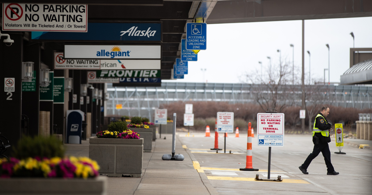 Frontier Airlines bietet am Flugplatz Eppley eine neue Strecke von Omaha ...