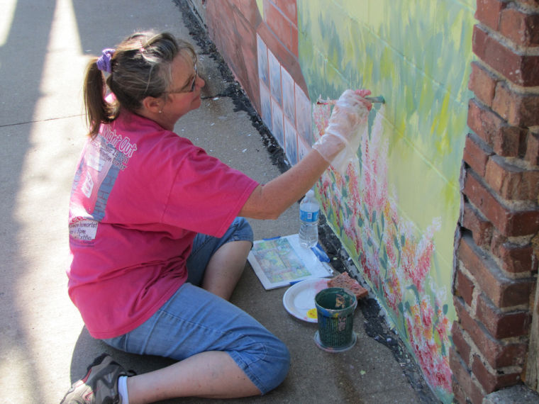 Le Mars, Iowa, project adds splash of color to alleys