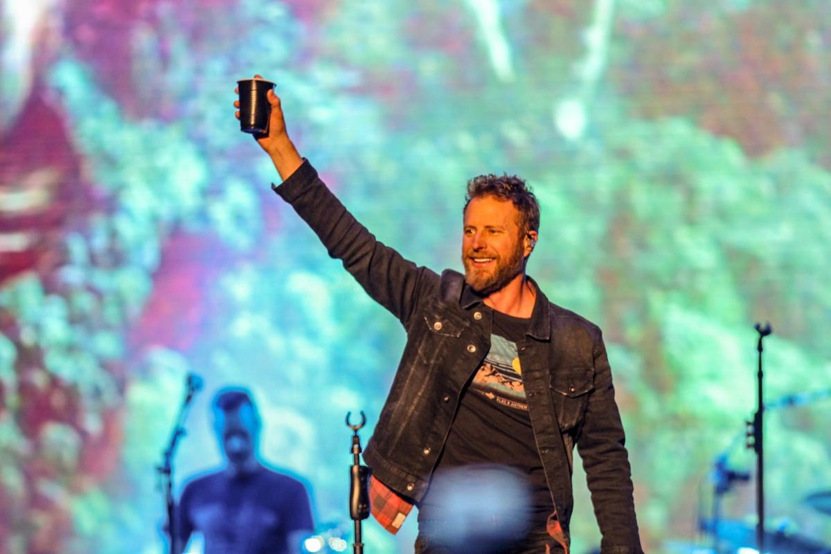 Review Dierks Bentley Throws An Unforgettable Party In