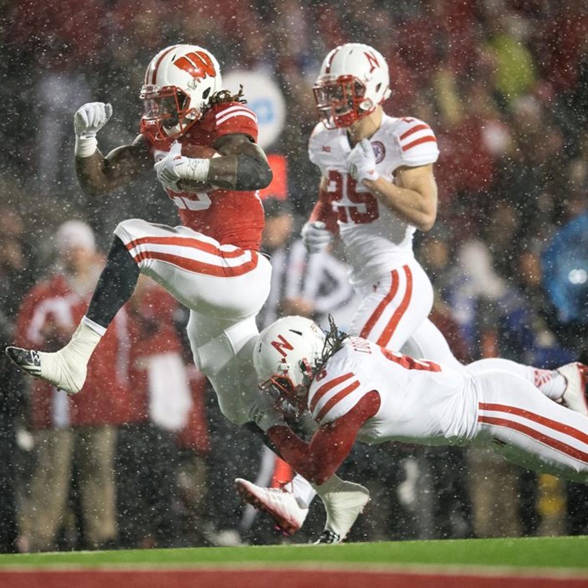 Melvin Gordon Badgers Dismantle Huskers In Historic Fashion Husker News Omaha Com