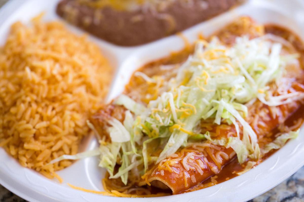 Dining review DeLeon’s offers vast menu and cheap, tasty street tacos that rival South O’s