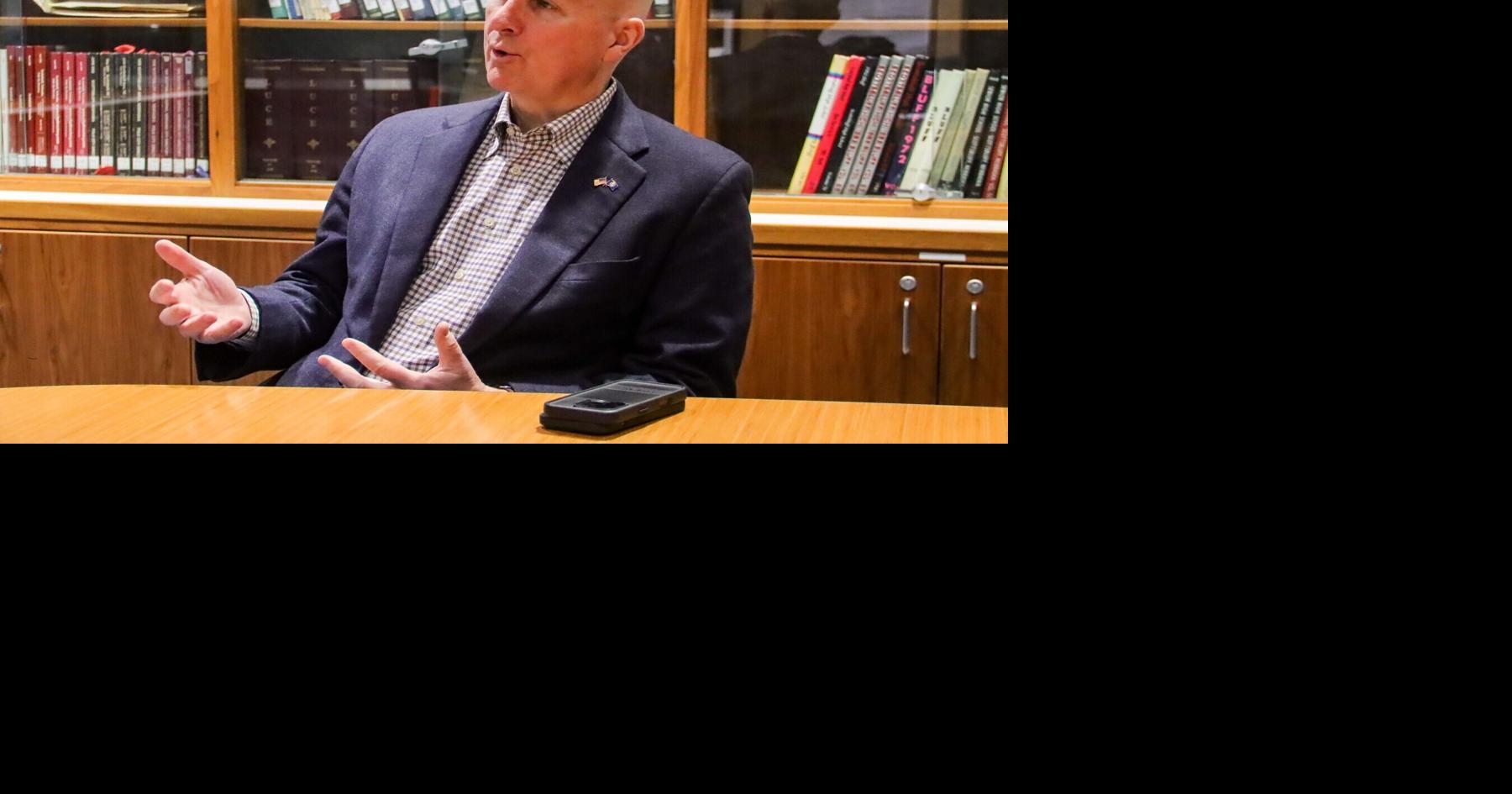 Senator Pete Ricketts sagt, für den 1,8-Milliarden-Dollar-Fonds von Trump ...
