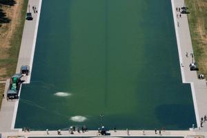 Was hydrogen peroxide dumped in the Lincoln Memorial Reflecting Pool?