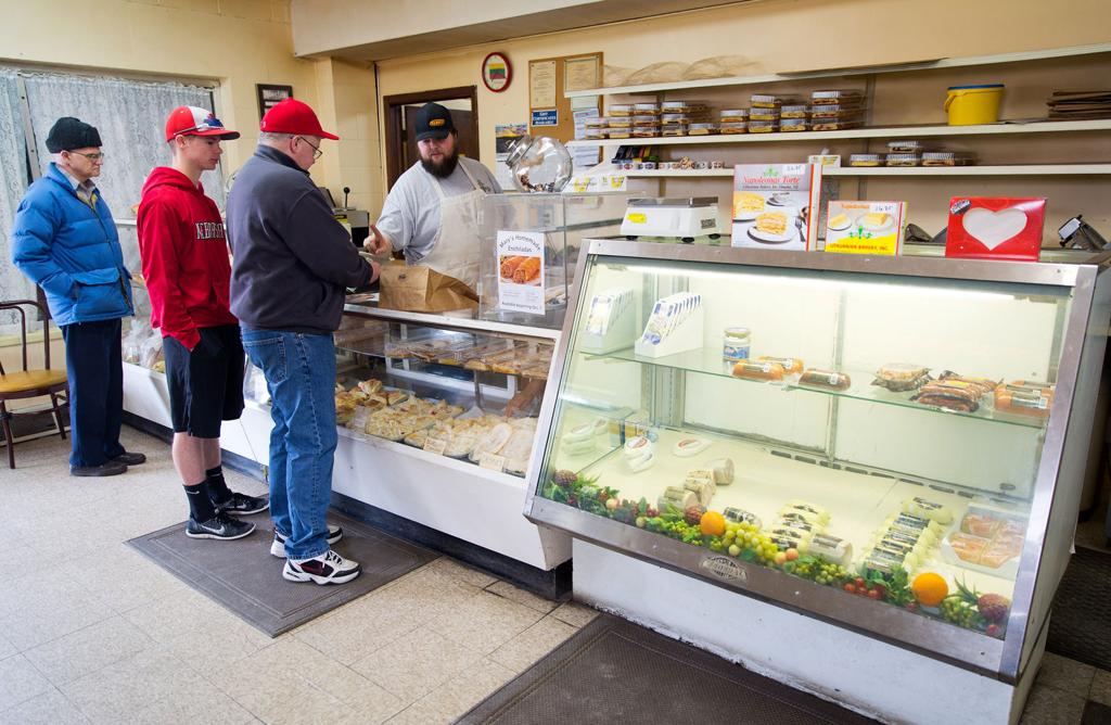 Layers Of Love For Lithuanian Bakery S Torte Word Spreads About Omaha Family Business And Its Signature Cake Omaha Dines Omaha Com