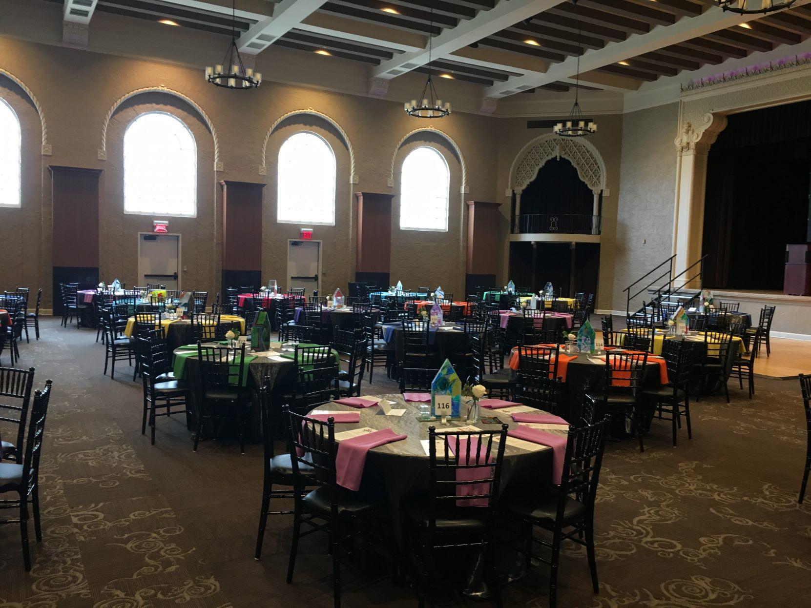 Art Themed Benefit Brings In 135 000 For Crcc Of Omaha