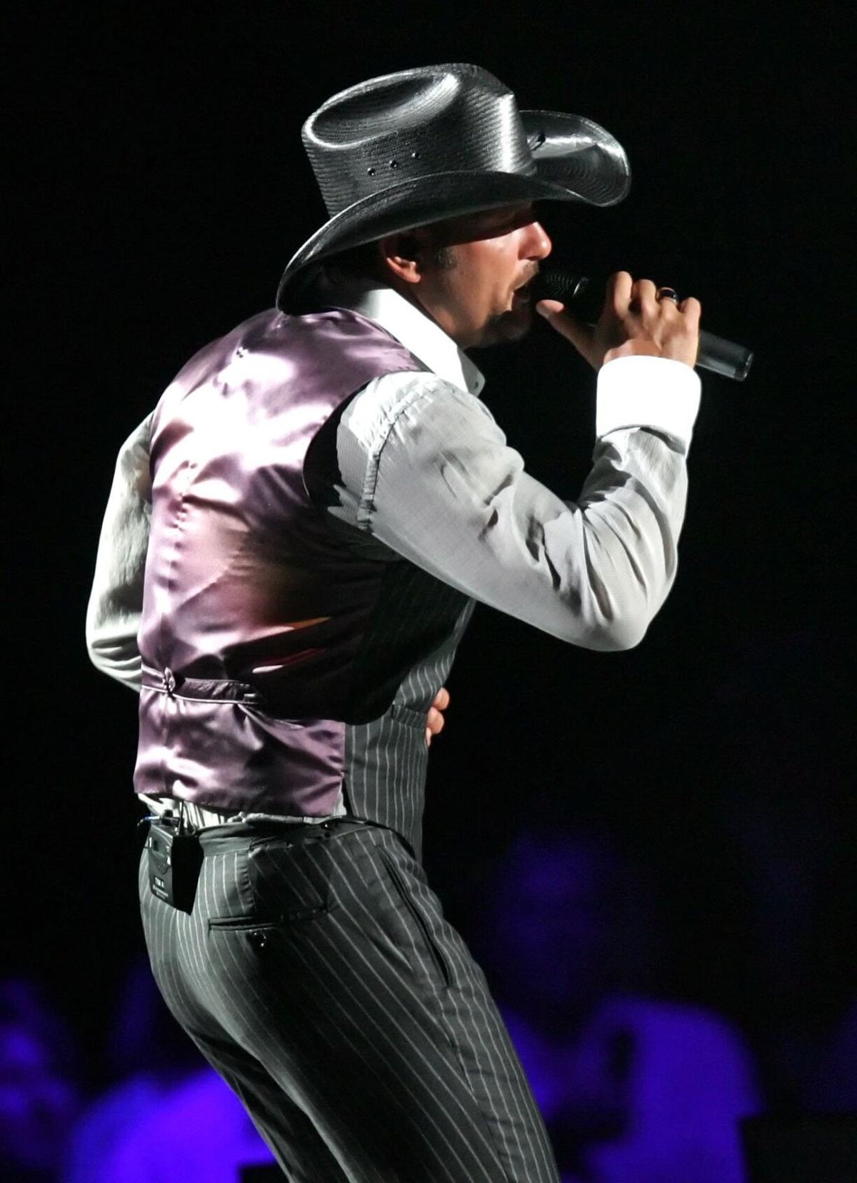 Garth Brooks' Memorial Stadium show will be his largest ...