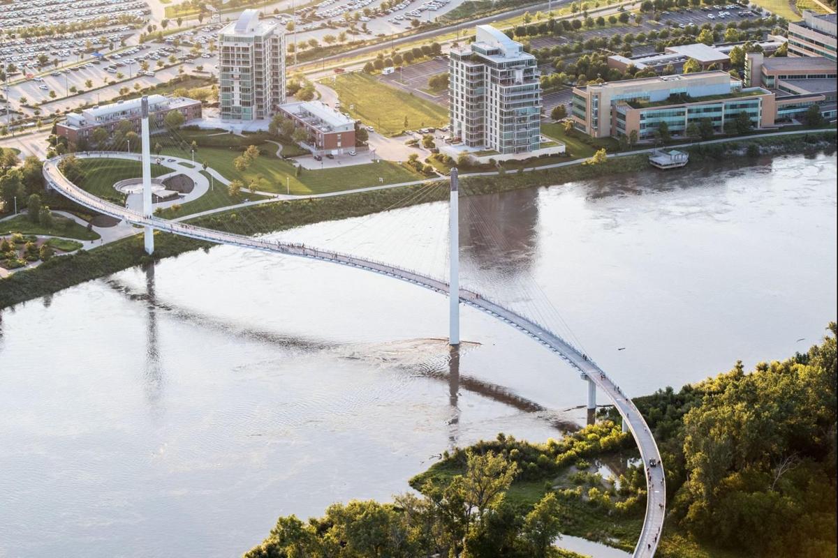 Council Bluffs man fights off attackers on Bob Kerrey Bridge, sending both to hospital
