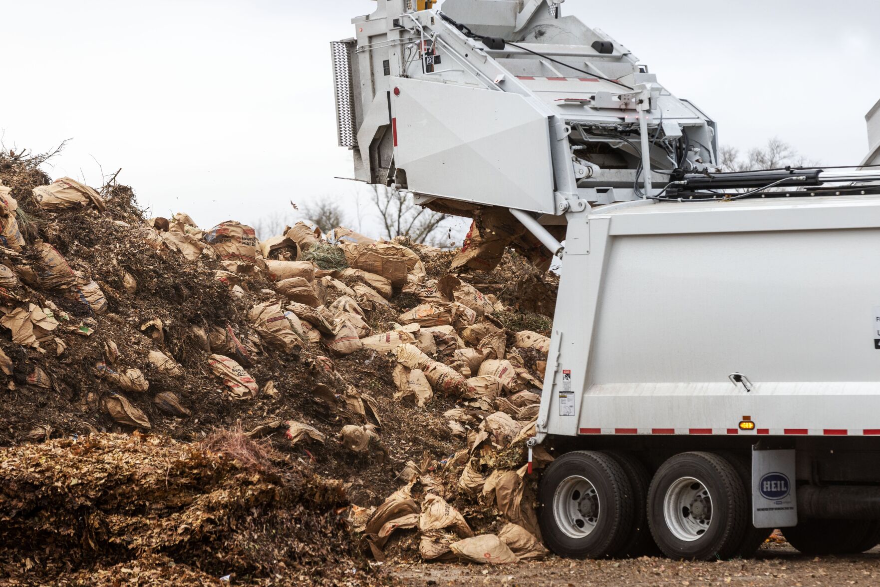 Omaha to extend seasonal curbside yard waste pickup