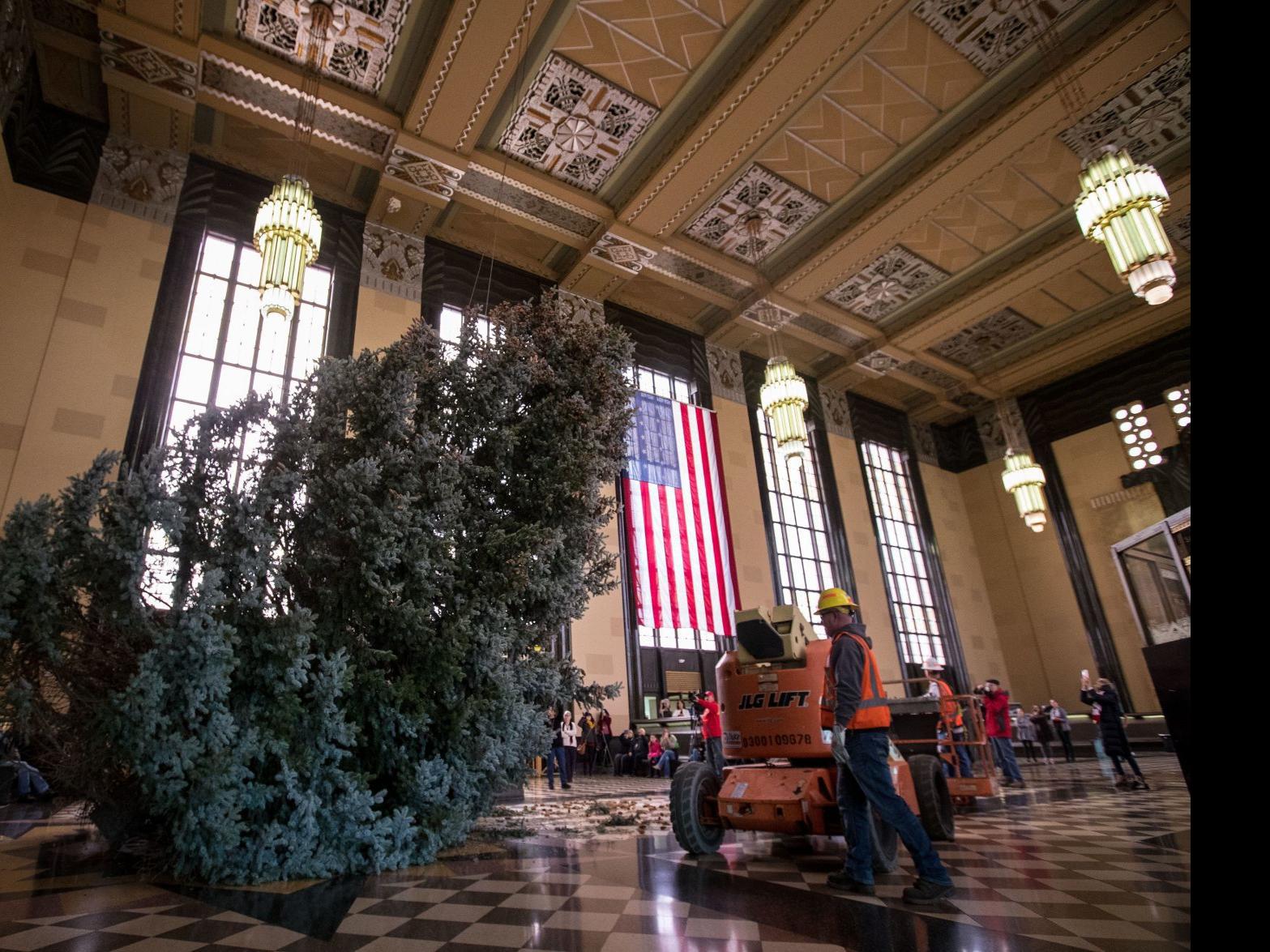 45 Foot Tall Big Blue Makes The Cut As This Season S Christmas