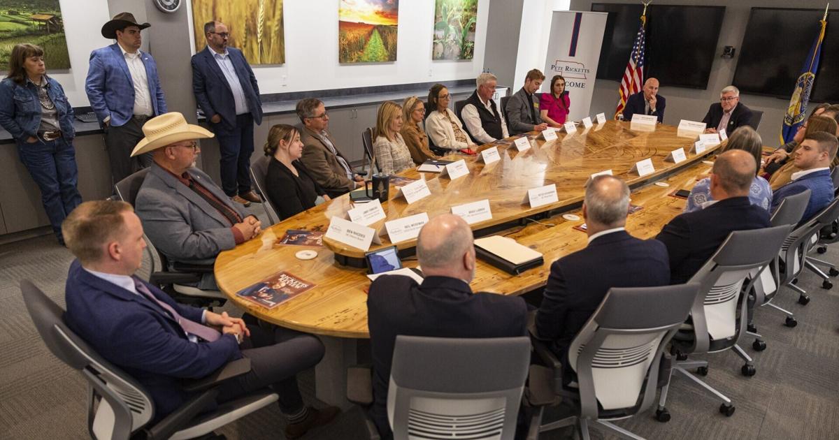 Ricketts und der Staatssekretär des US-Landwirtschaftsministeriums ...