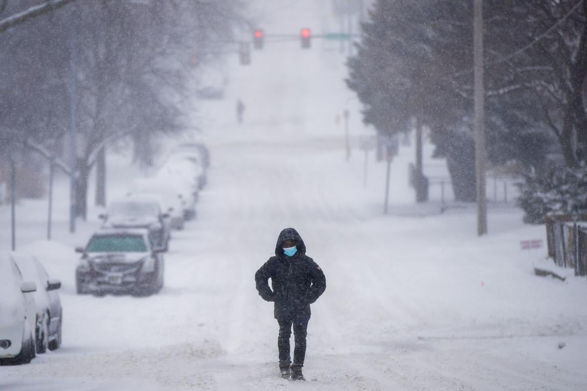 Northwestern US snowstorm takes aim in an early sign of winter