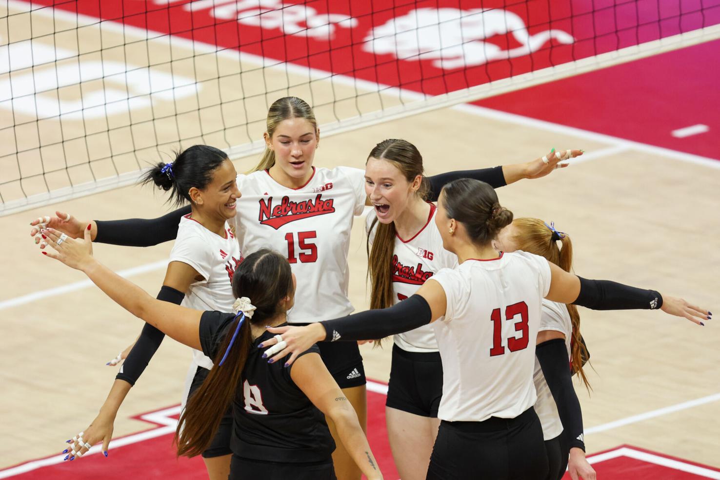 Nebraska volleyball sweeps USC; Ally Batenhorst receives warm