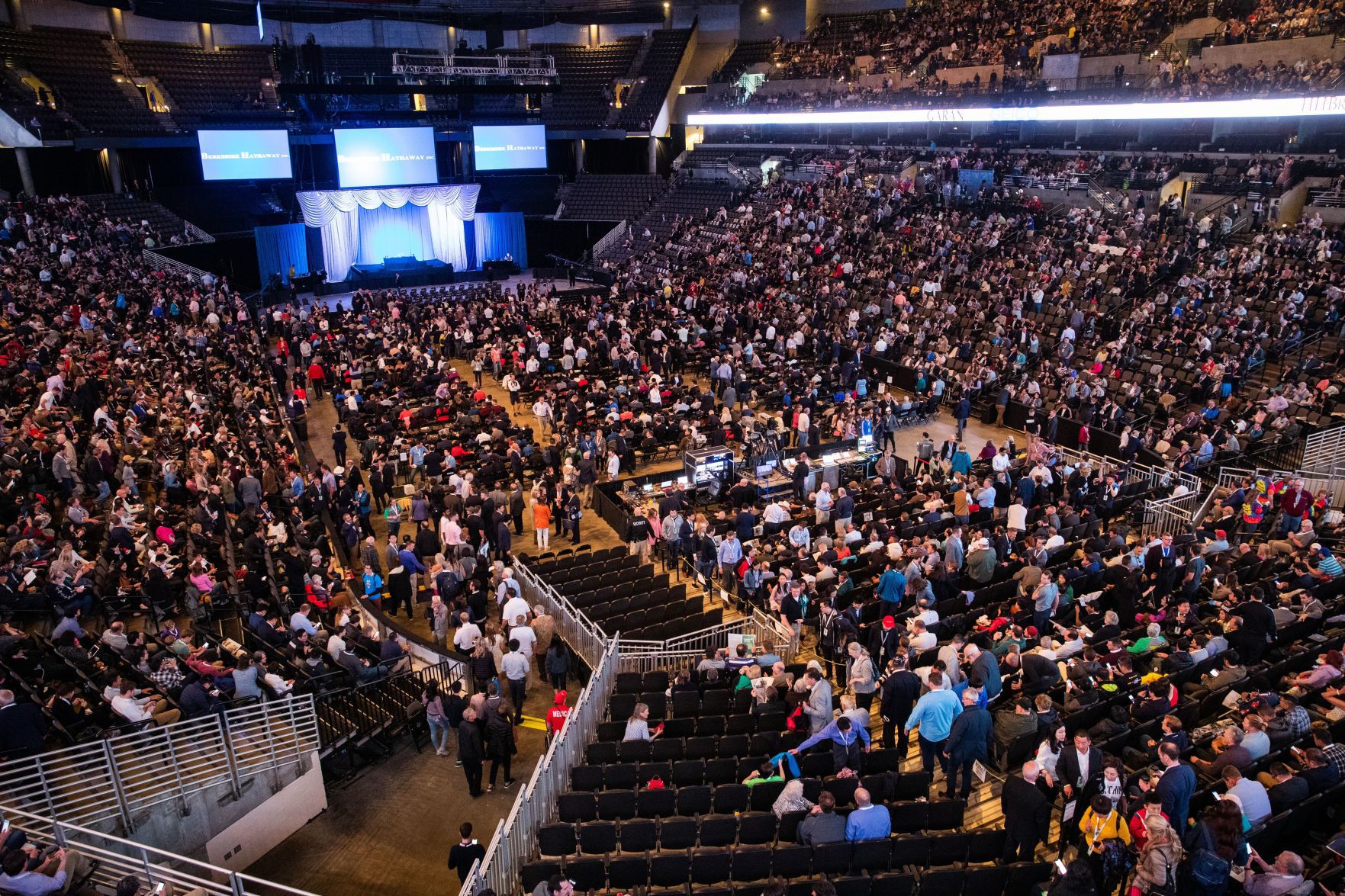 Photos: 2019 Berkshire Hathaway Shareholders Meeting | Warren Buffett ...