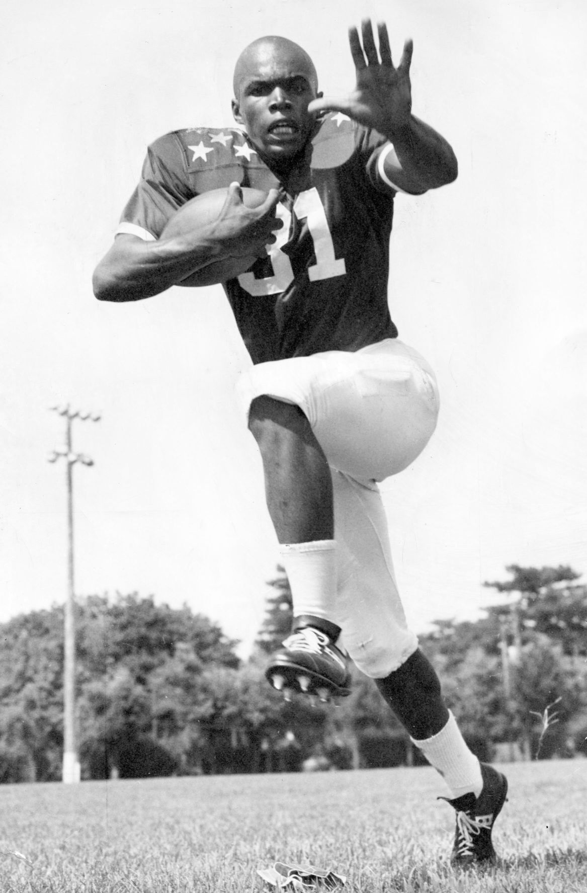 Omaha football legend Gale Sayers honored with statue