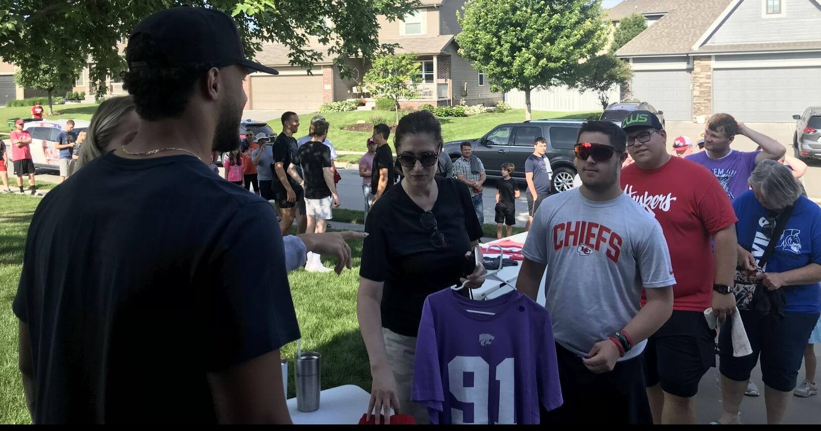 Adrian Martinez unloads Nebraska gear — and memories — at bustling garage sale - Vimarsana News