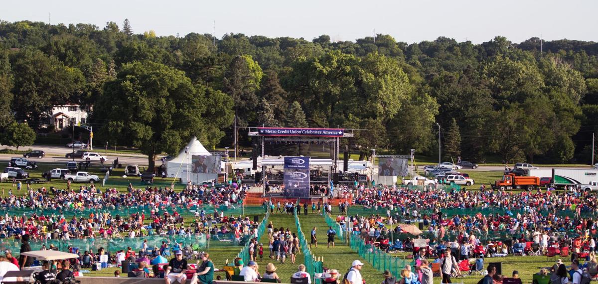 Heat doesn’t deter thousands at Memorial Park show featuring Starship