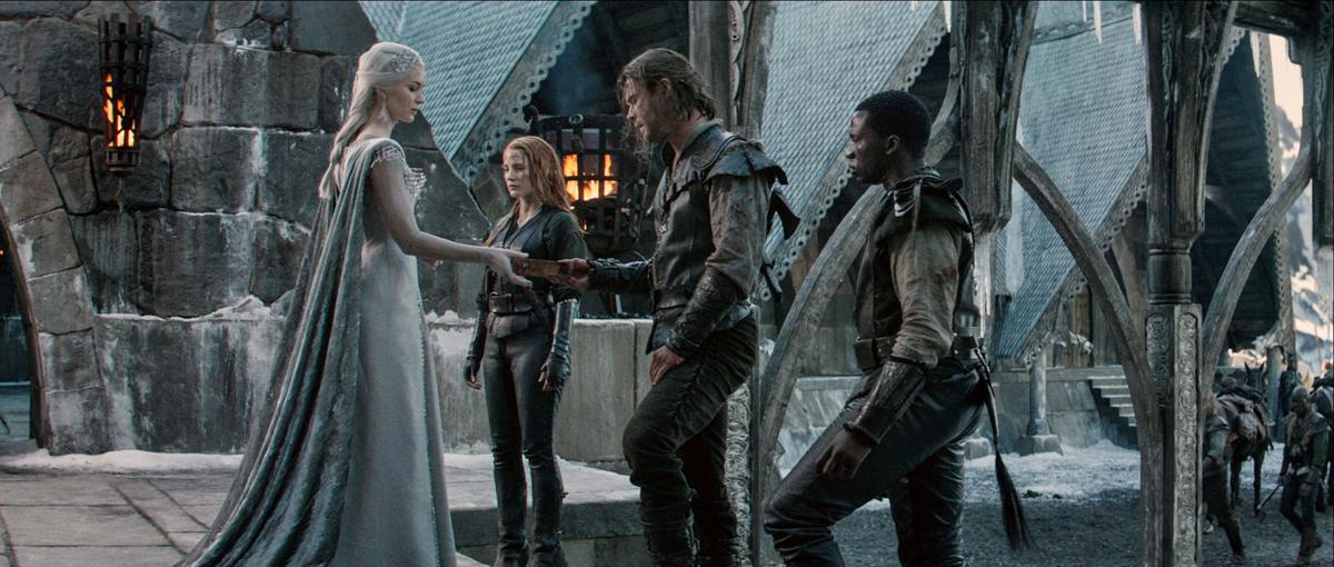 Review Sequel Prequel ‘huntsman Ice Capades Will Leave You Cold In An 