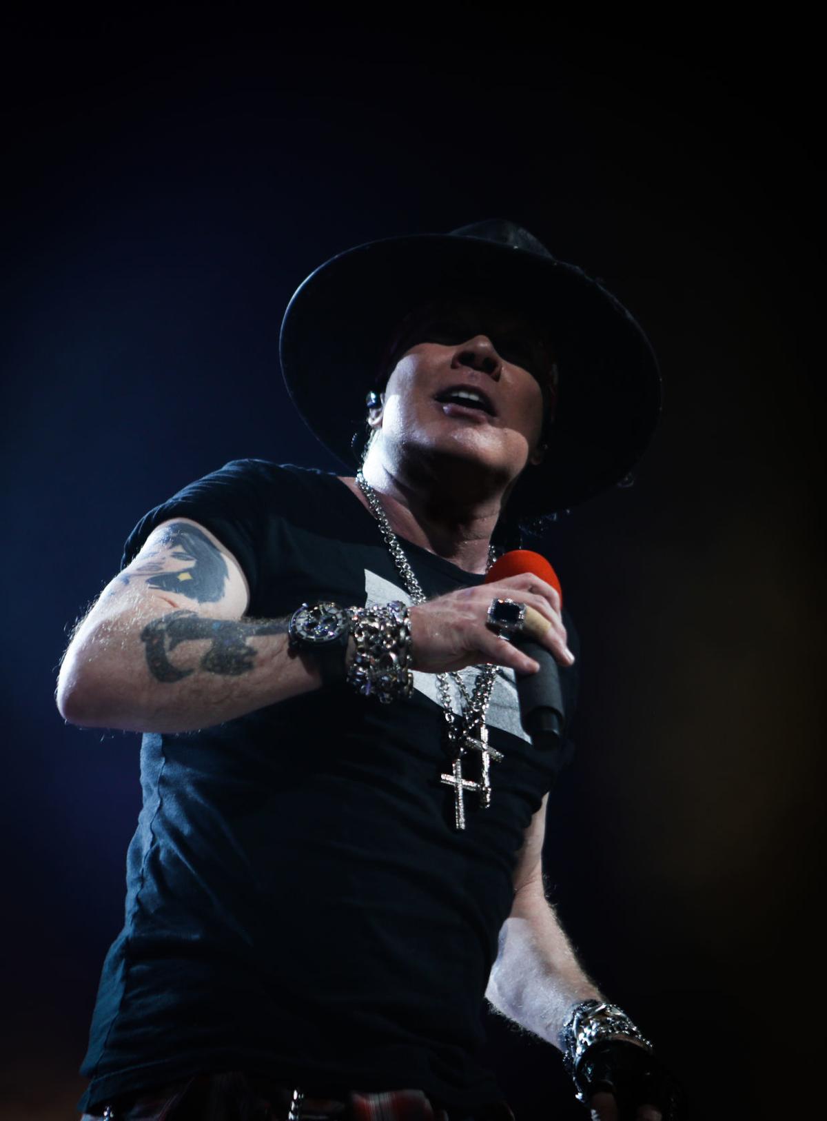 Guns N Roses Are Alternately Epic And Uneven In Nebraska Reunion Concert Music Omaha Com
