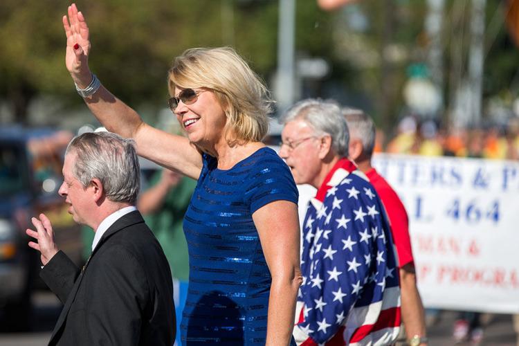 Septemberfest parade delights with plenty of balloons, floats, candy