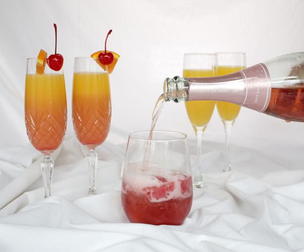 The Best Sweet Peach Mimosas (Mimosas with Peach Schnapps