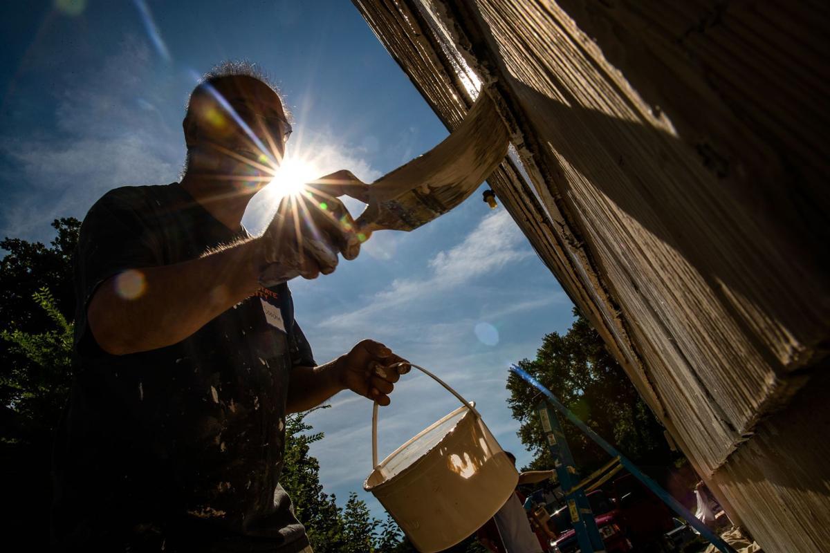 Paint A Thon Volunteers Brighten Lives Spruce Up Homes With A