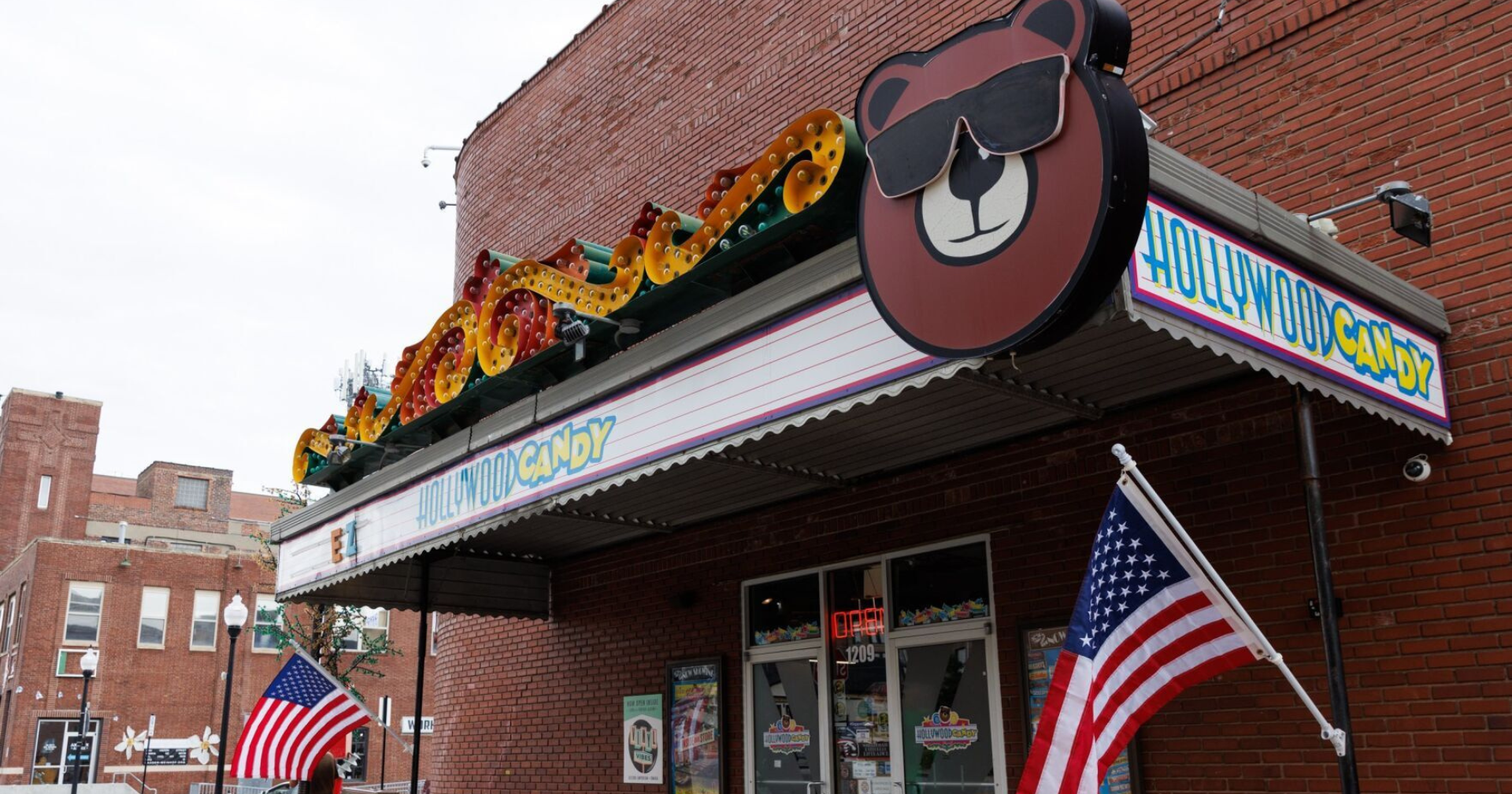 Omaha council OKs liquor license for Hollywood Candy - Vimarsana News