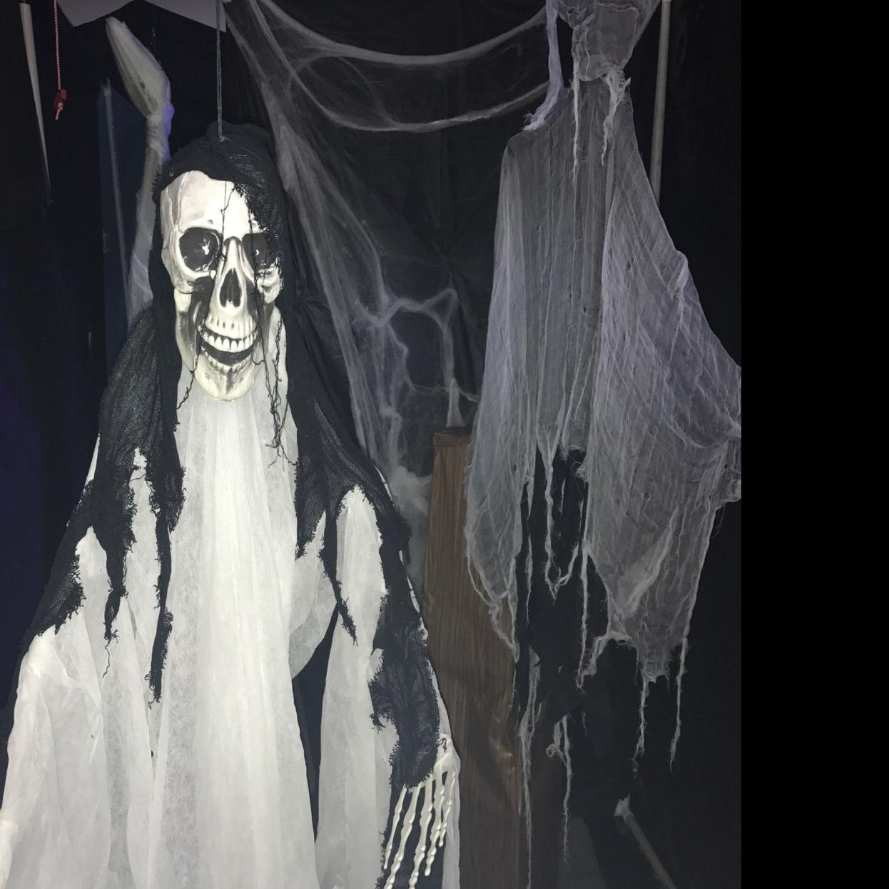 Omaha Teens Turn Two Car Garage Into Diy Haunted House