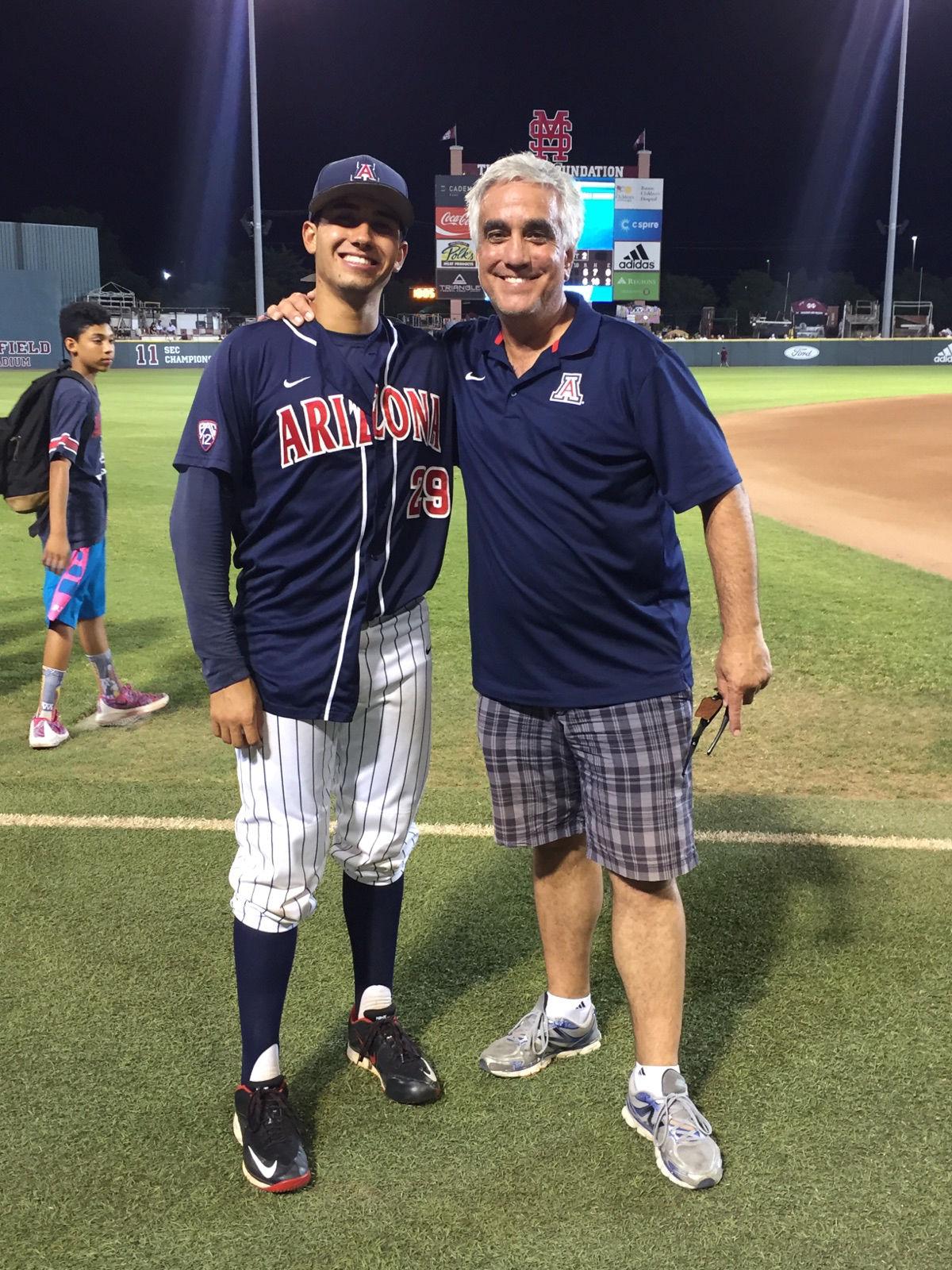 Espn Reporter Pedro Gomez Glad To Be Just A Fan At Cws Cws Omaha Com