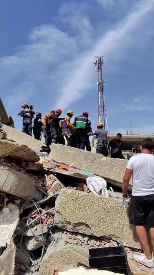 Rescuers comb Venezuelan quake rubble, thousands reported missing