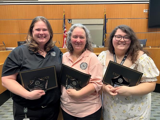 Sarpy Board Honors 911 dispatchers-p1