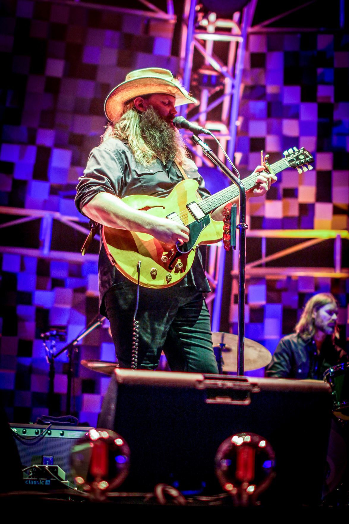 Review Chris Stapleton is better than his country peers; his Omaha