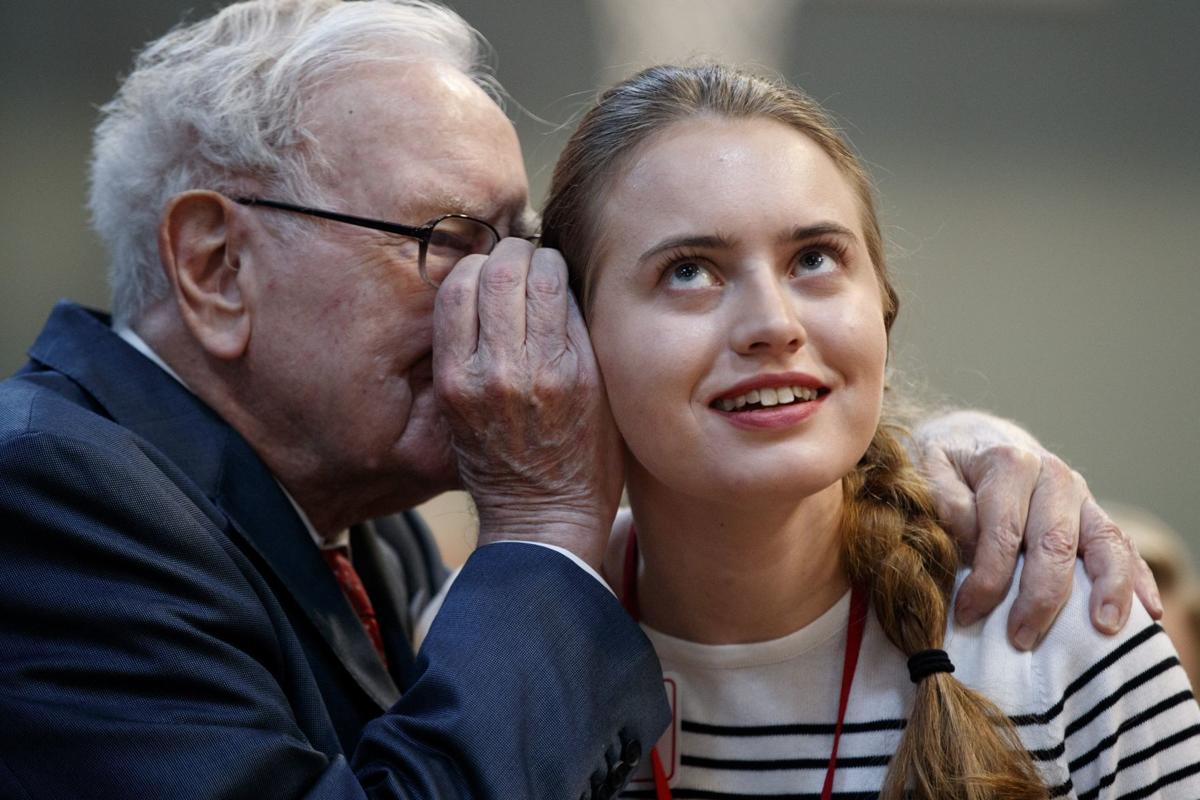 Warren Buffett gives Girls Inc. $2.2 million from an investment bet | Warren Buffett | omaha.com