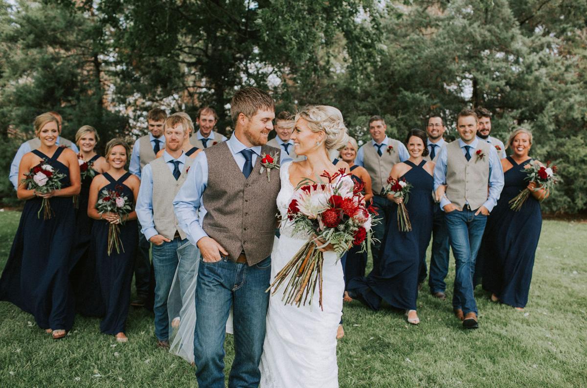 WeddingEssentialsOmaha_RealWedding_MirandaGabe_ROCKINGJ_041.jpg
