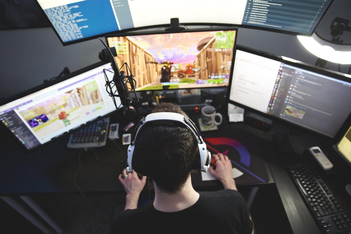 Local Fortnite Gamer Raises 1 3 Million For St Jude In 2018 With Help Of Holiday Livestream Local News Omaha Com