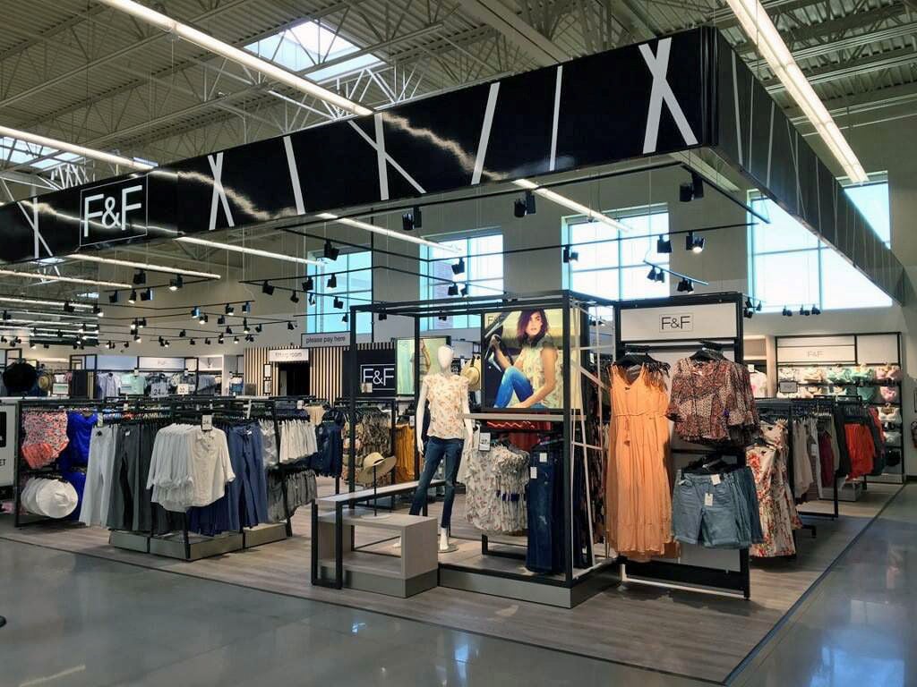 Hy Vee is adding clothing boutiques to select stores in Omaha and