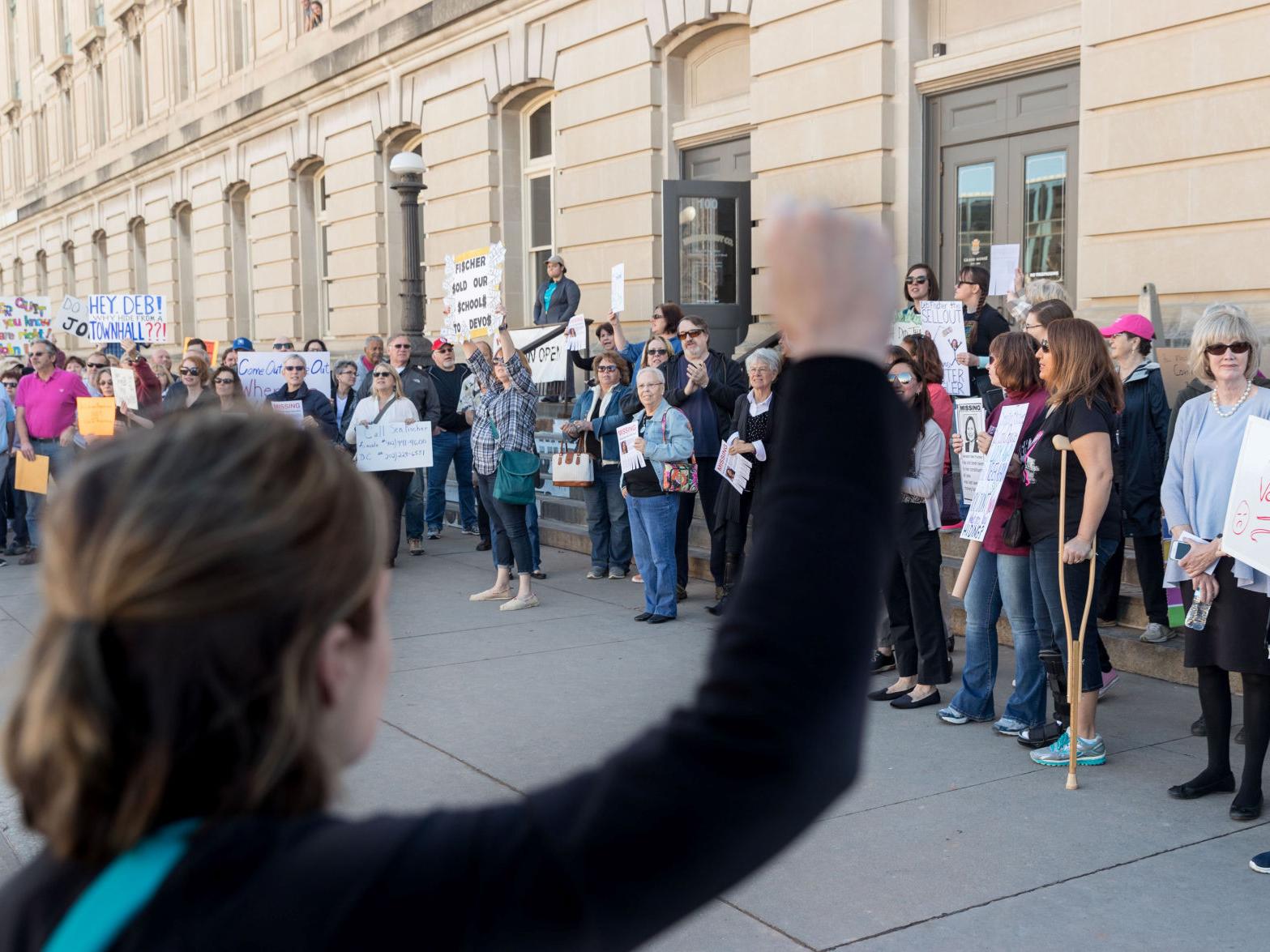 Protesters Shouting Do Your Job And Meet With Us Disrupt Deb Fischer S Talk In Lincoln State And Regional News Omaha Com