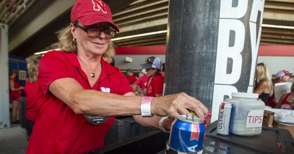Lincoln council approves liquor licenses for Aramark to sell alcohol at ...